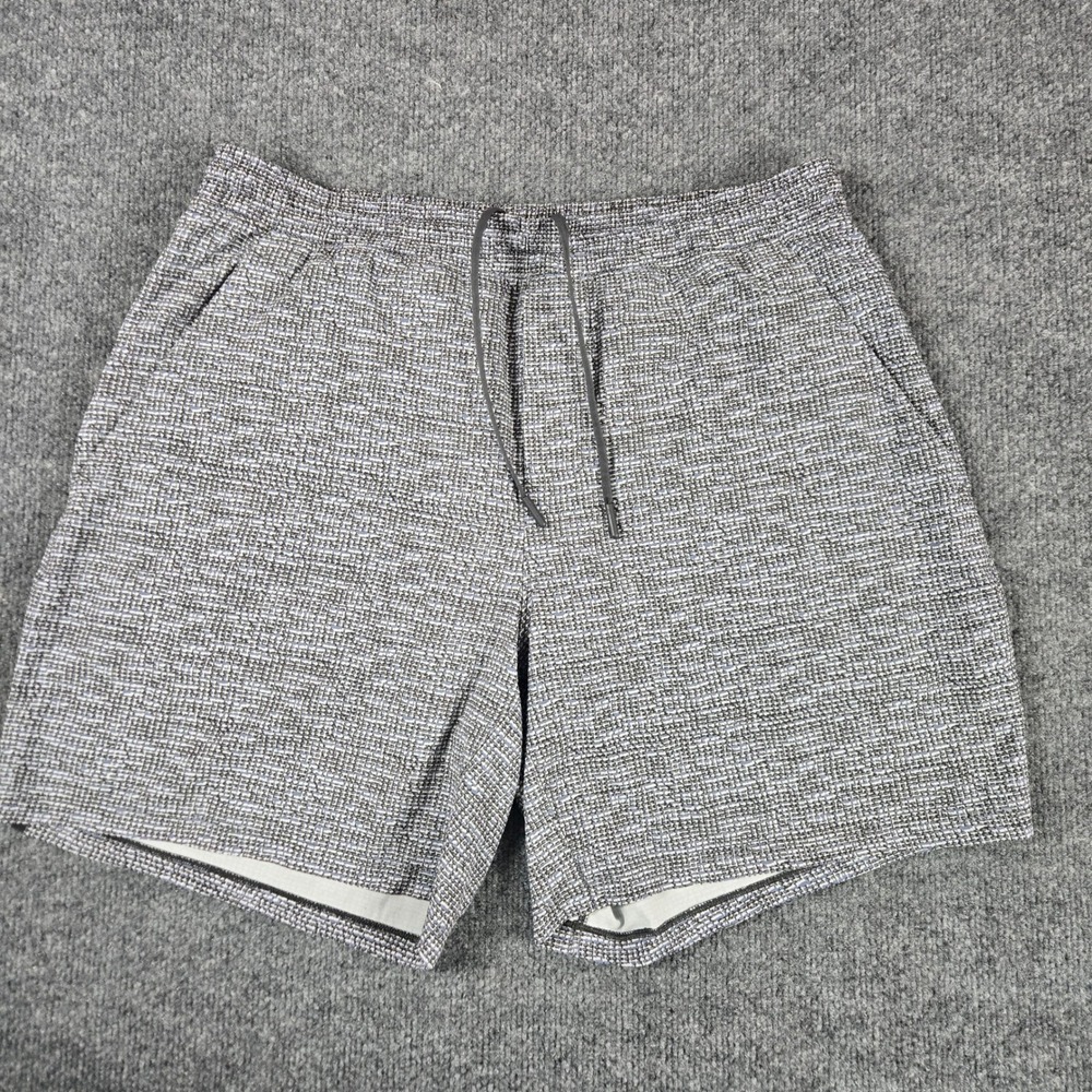 Lululemon Athletic Shorts Men Medium Gray Textured Lined 7" Inseam (B10)